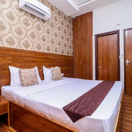 Hotel Fusion Patiāla エクステリア 写真