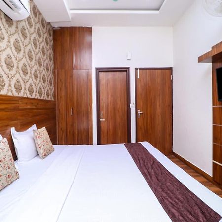 Hotel Fusion Patiāla エクステリア 写真