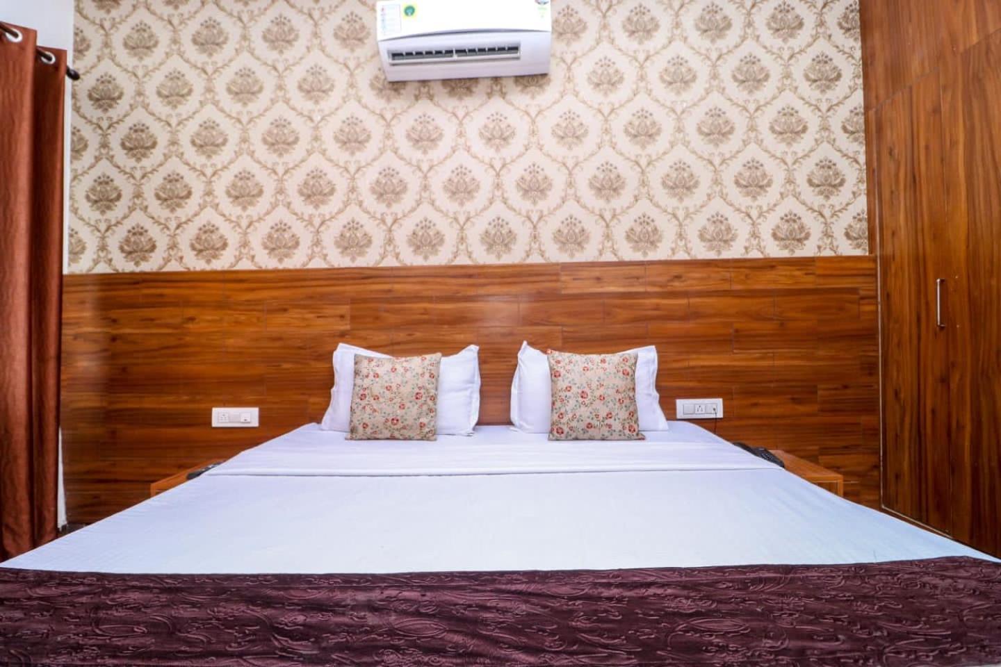 Hotel Fusion Patiāla エクステリア 写真